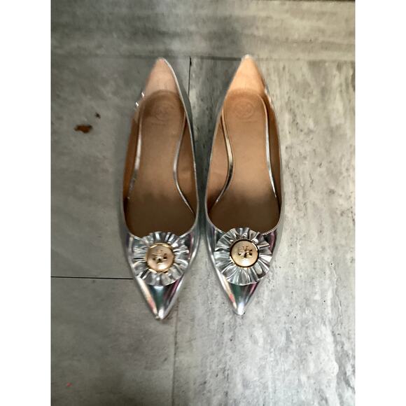 Tory Burch Melody Silver Metallic Leather Sole Pointed Toe Flat Shoes Size 9 - Picture 1 of 7
